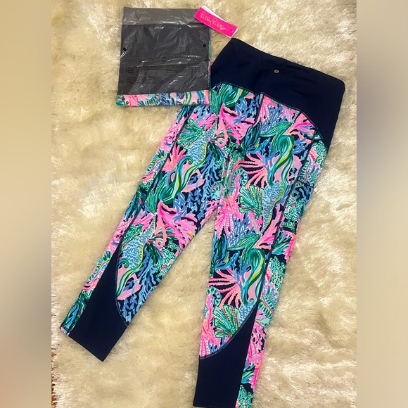 NWT LILLY PULITZER FINN TOP AND LEGGINGS SET BRINGING MERMAID BACK - Picture 12 of 12